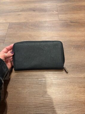 Thirty one  Zip-Around large black Wallet